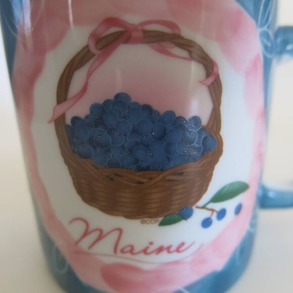 MAINE Coffee Mug Basket of Blueberries Rustic Farmhouse Style 8.5 Ounces - Picture 3 of 8